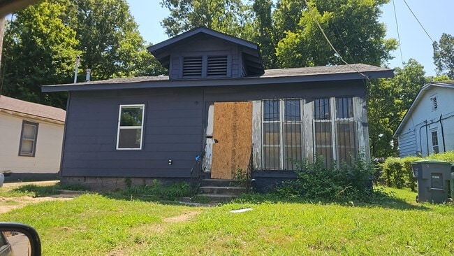 property at 2531 Pershing Ave