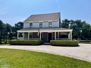 1A Pochick Ave in Nantucket, MA - Building Photo - Building Photo