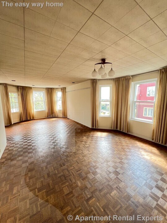 10 Packard Ave in Somerville, MA - Building Photo