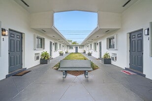 Parkview I & II in North Miami, FL - Building Photo