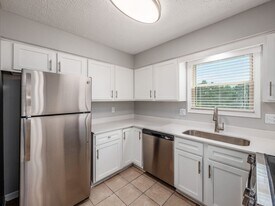 2017 Queensgate Ln in Columbus, OH - Building Photo