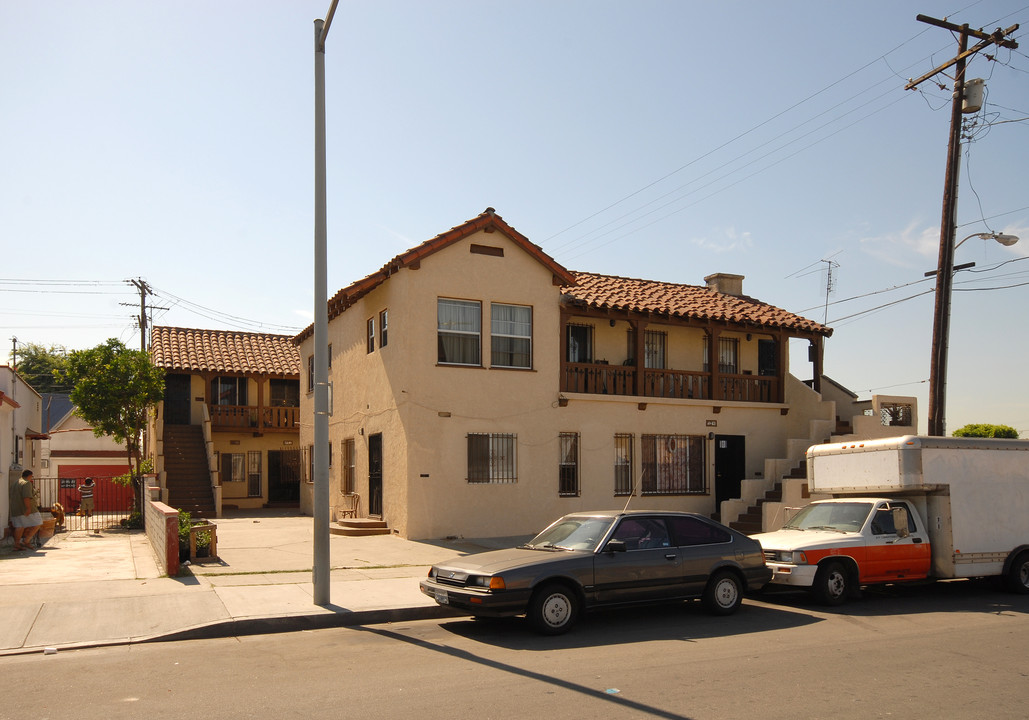 1120 Amalia Ave in Los Angeles, CA - Foto de edificio