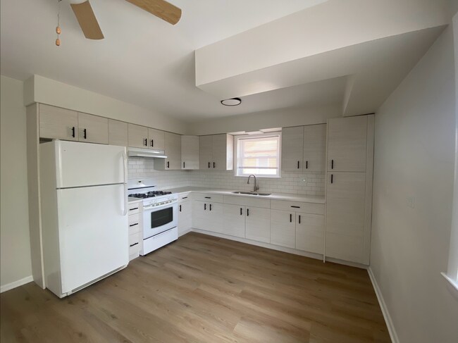 8246 W Grand Ave, Unit 2N in River Grove, IL - Building Photo - Building Photo