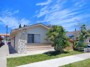 1915 E Grove Ave in Orange, CA - Building Photo - Building Photo