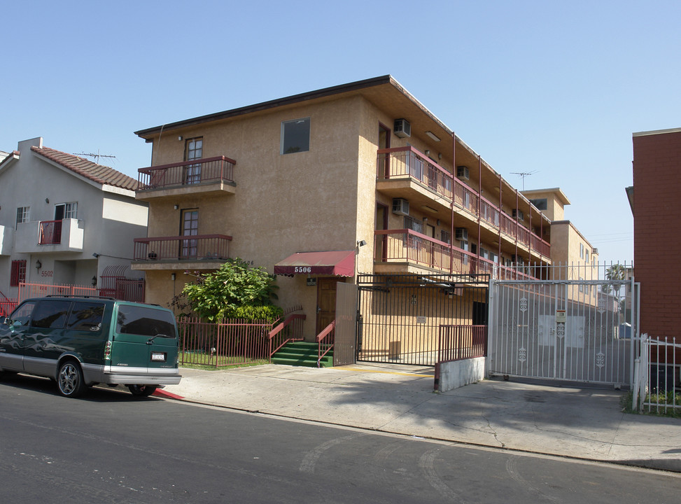 5506 S Sierra Vista Ave in Los Angeles, CA - Foto de edificio