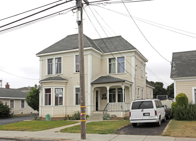 46-50 W 5th St in Watsonville, CA - Building Photo - Building Photo