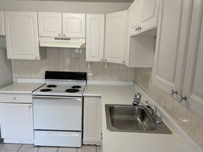 220 Parker Hill Ave, Unit 2 BED Sept1 in Roxbury Crossing, MA - Building Photo - Building Photo