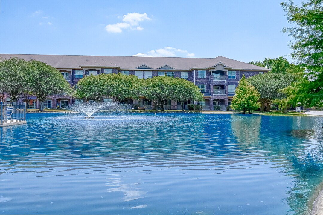 2803 Kings Crossing Dr, Unit 112 in Kingwood, TX - Foto de edificio