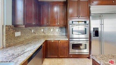 5655 Como Cir in Los Angeles, CA - Building Photo - Building Photo