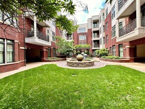 2810 Selwyn Ave in Charlotte, NC - Building Photo - Building Photo
