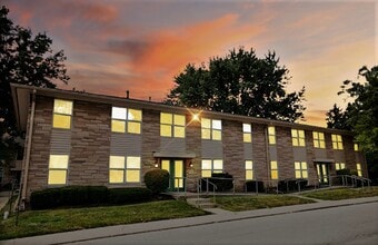 Pine Glen in Indianapolis, IN - Foto de edificio - Building Photo
