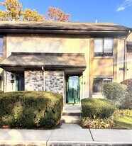 191 Hampshire Dr in Plainsboro, NJ - Building Photo