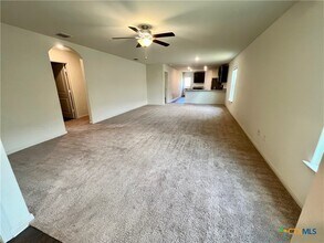 727 Wonderland Trail in New Braunfels, TX - Foto de edificio - Building Photo