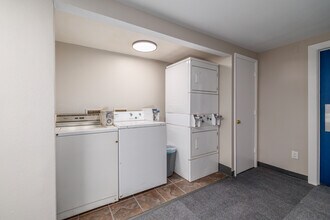 1940 Place in Springfield, MO - Building Photo - Interior Photo