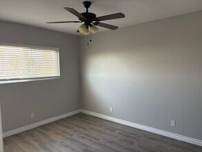 5828 Riley St in San Diego, CA - Foto de edificio - Building Photo