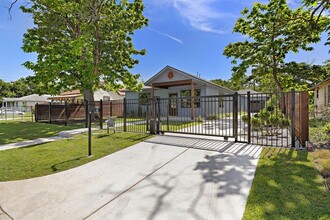 603 Maple St in Taylor, TX - Foto de edificio - Building Photo
