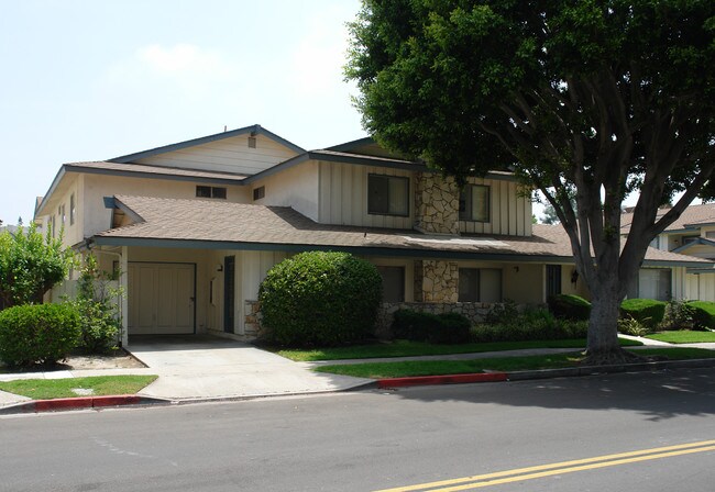 16132 Malaga Ln in Huntington Beach, CA - Foto de edificio - Building Photo