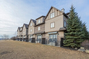 1302 Russell Rd NE in Calgary, AB - Building Photo