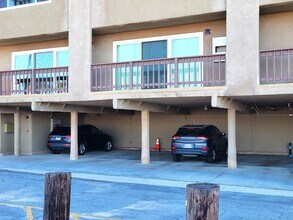 1001 Seal Way, Unit Two in Seal Beach, CA - Building Photo - Building Photo