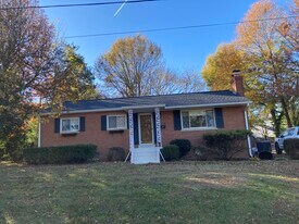 6400 Pickett St in Alexandria, VA - Building Photo