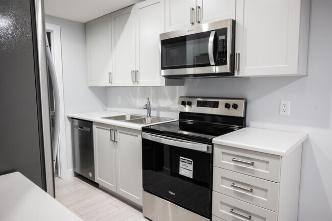 1455 Cherniak Way SW in Edmonton, AB - Building Photo - Building Photo