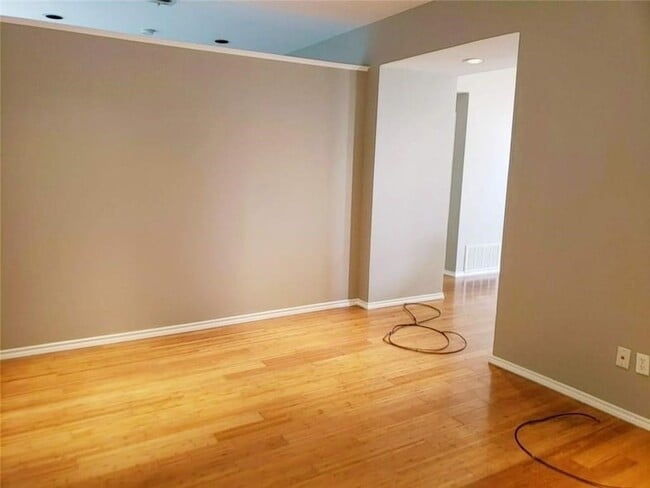 2002 N Fitzhugh Ave, Unit 1 in Dallas, TX - Foto de edificio - Building Photo