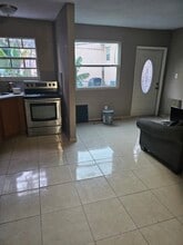 826 NW 75th St in Miami, FL - Building Photo - Building Photo