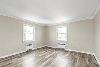 260 Roslyn Rd in Mineola, NY - Building Photo - Building Photo