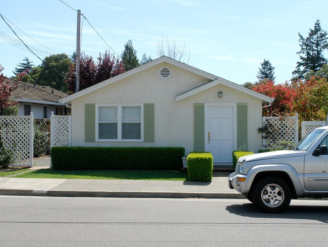 612 North St in Healdsburg, CA - Building Photo - Building Photo