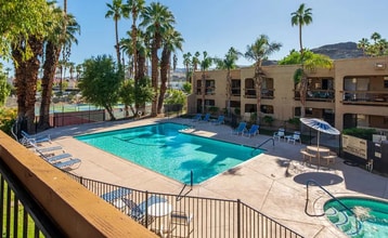 5300 E Waverly Dr, Unit J14 in Palm Springs, CA - Building Photo - Building Photo