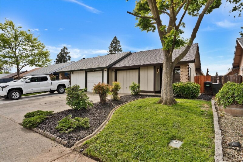 6120 Center Mall Way in Sacramento, CA - Building Photo