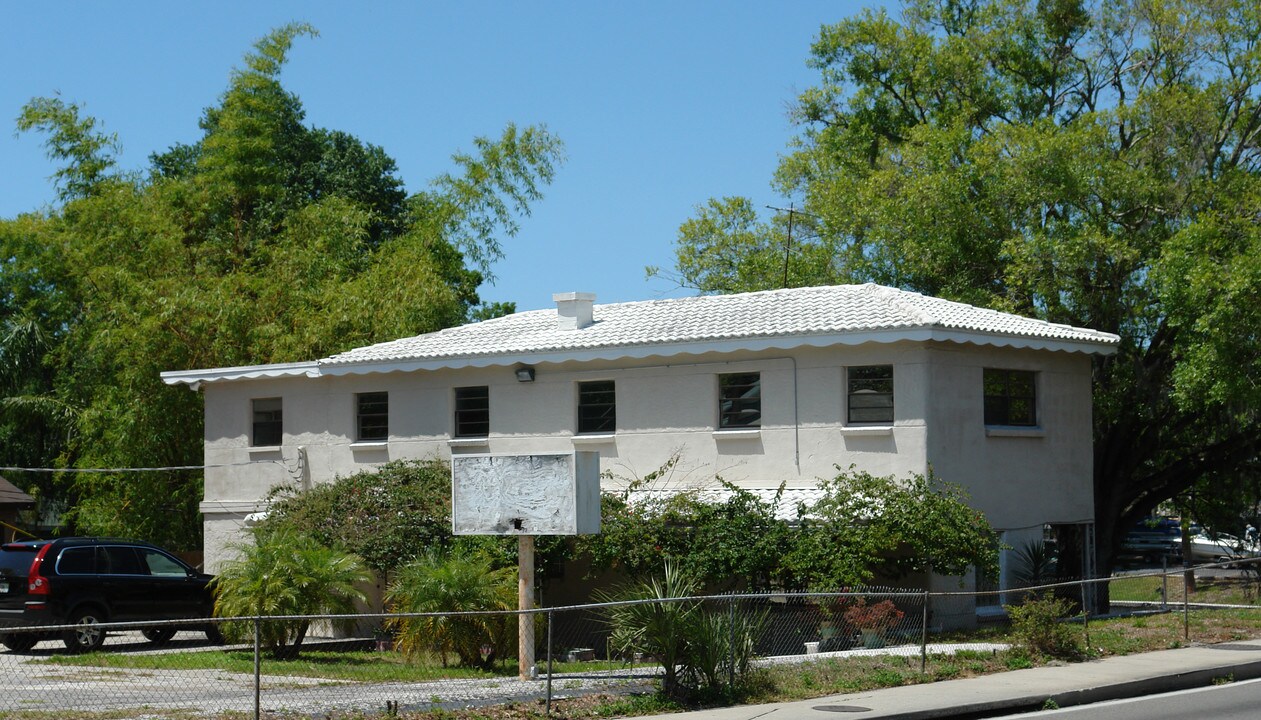 8002 N Florida Ave in Tampa, FL - Building Photo