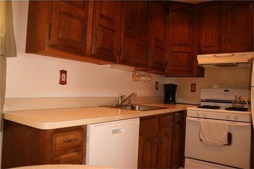 840 Green St in Woodbridge Township, NJ - Foto de edificio - Building Photo
