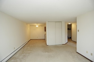 Oakmont Apartments in Coon Rapids, MN - Building Photo - Interior Photo