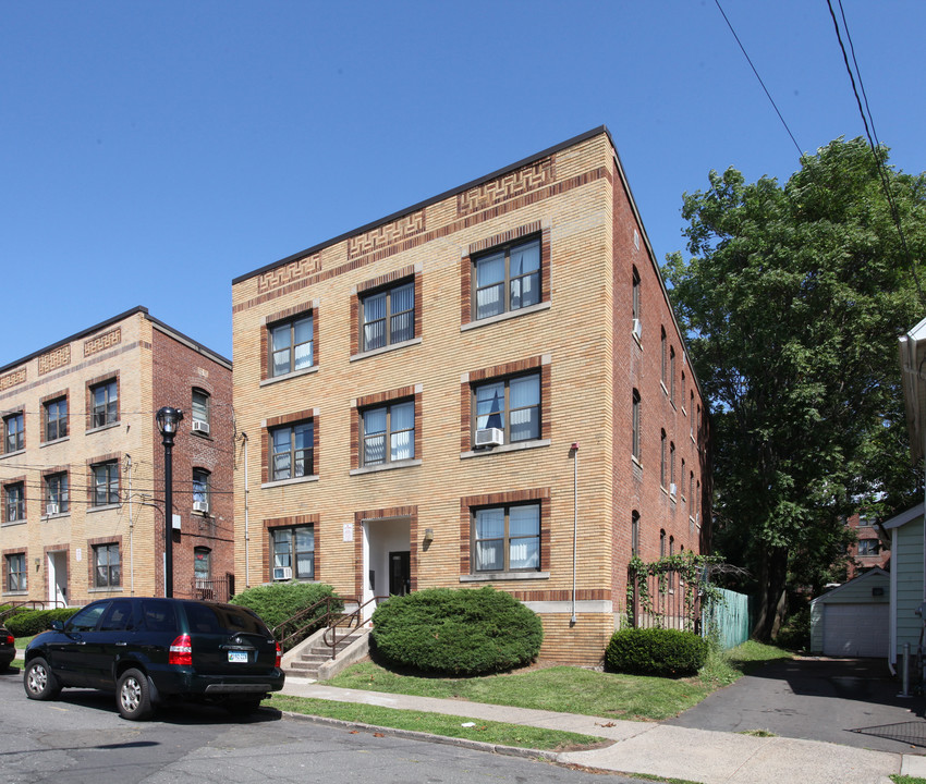 75 Willow St in New Britain, CT - Building Photo