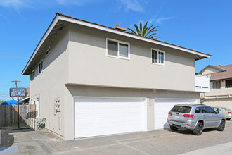 16542 Goldenwest St in Huntington Beach, CA - Building Photo - Building Photo