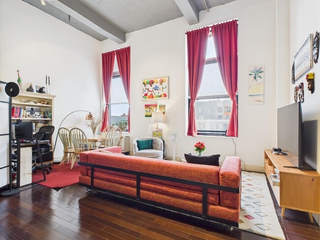 property at 25 Leroy Pl