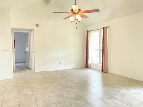1603 Brook Meadow Dr in La Porte, TX - Foto de edificio - Building Photo