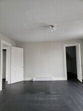 160 North St-Unit -3 in Bristol, CT - Building Photo - Building Photo