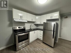 205-205 Gerrard St E in Toronto, ON - Building Photo - Building Photo
