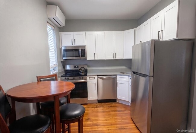 52 Maple Pl in Amityville, NY - Building Photo - Building Photo