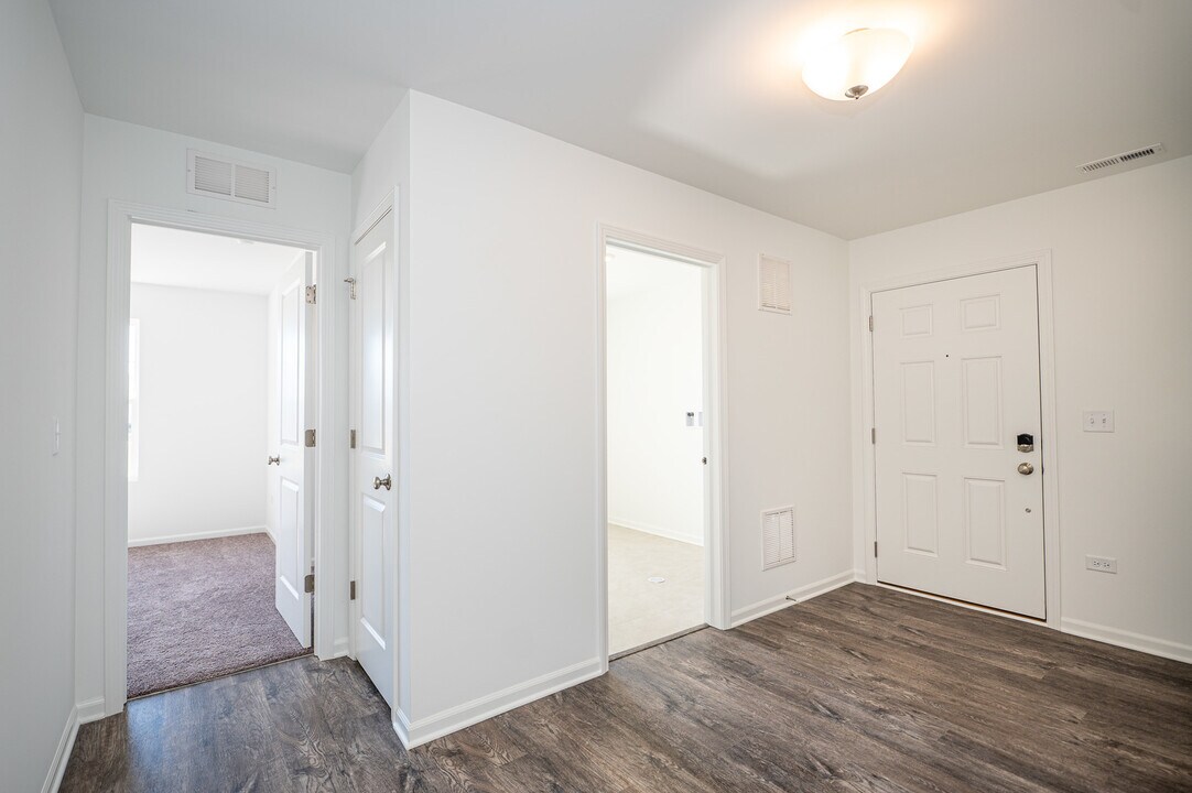 4283 Chelsea Mnr Cir in Aurora, IL - Building Photo