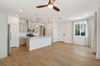 5300 E Commerce Way in Sacramento, CA - Building Photo - Building Photo