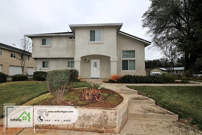 1294 Mighty Oak Ln in Redding, CA - Building Photo - Building Photo