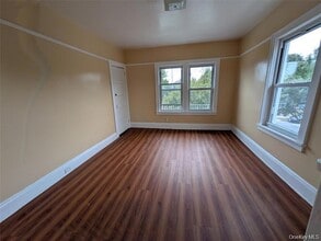 257-15 148th Ave, Unit 2nd fl in Queens, NY - Building Photo - Building Photo