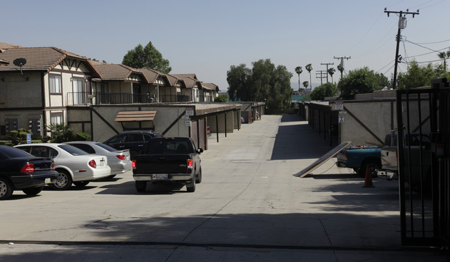 Pinecrest Apartments in San Bernardino, CA - Building Photo - Building Photo