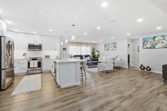 5247 Carmilfra Dr in Sarasota, FL - Building Photo - Building Photo