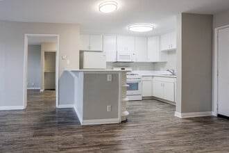 Ocean Elements at Villa del Sol Apartments in Long Beach, CA - Building Photo - Interior Photo