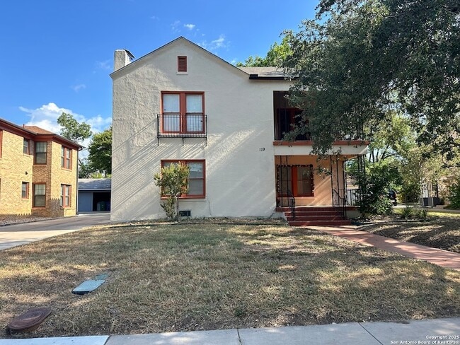 119 E Ridgewood Ct