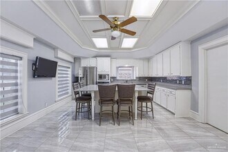 10 Cardinal Ave in McAllen, TX - Building Photo - Building Photo